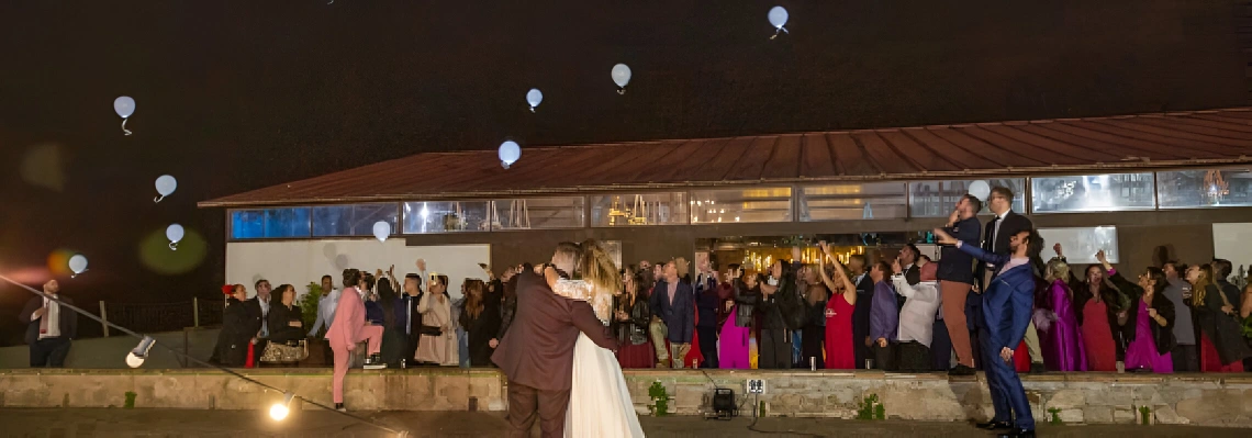 Lanzamiento de farolillos o globos boda civil